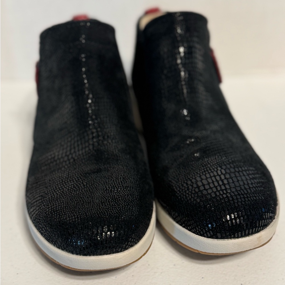 Revere Dublin women's ankle bootie in black lizard leather Size 11